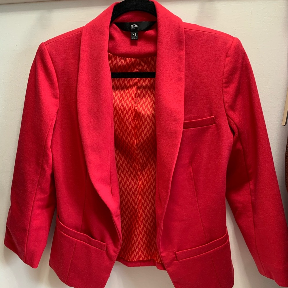 Coral one button suit jacket with 3/4 sleeves